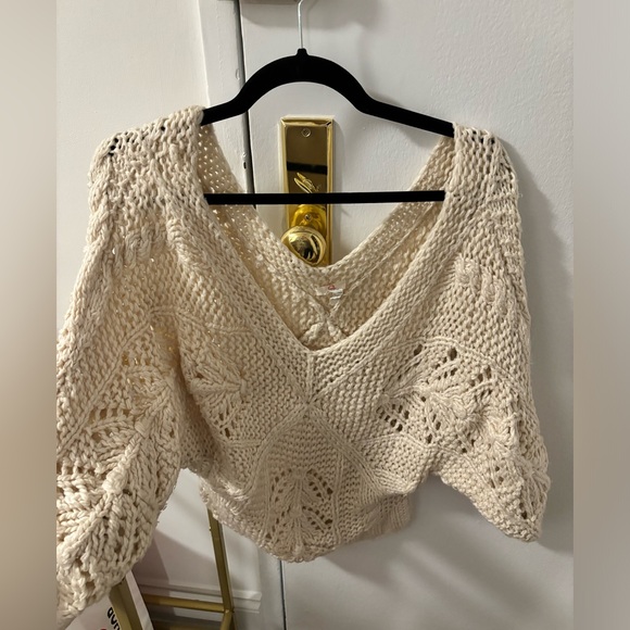 Q Off-the-Shoulder Knit Sweater - Picture 5 of 7